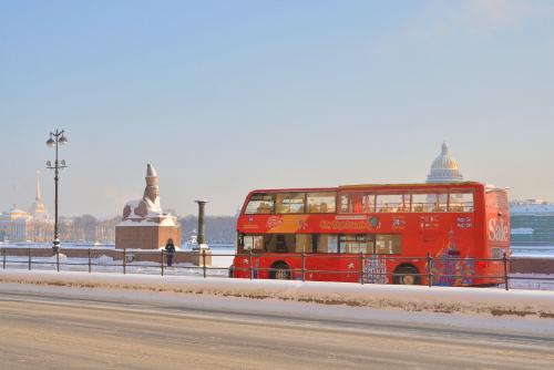 Зима. Экскурсионный автобус