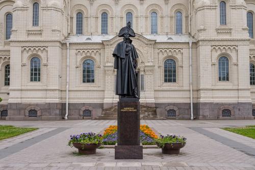 Памятник Федору Ушакову в Кроноштадте