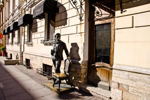 Остап Бендер на Итальянской улице в Петербурге