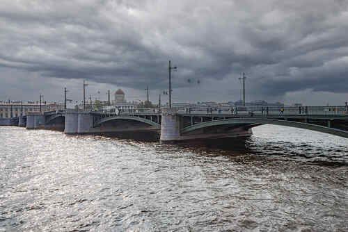 Биржевой мост в Санкт-Петербурге