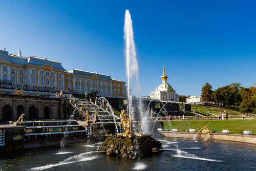 Фонтан Самсон в Нижнем парке Петергофа