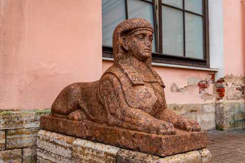 Древняя грация. Сфинксы Строгановского дворца.