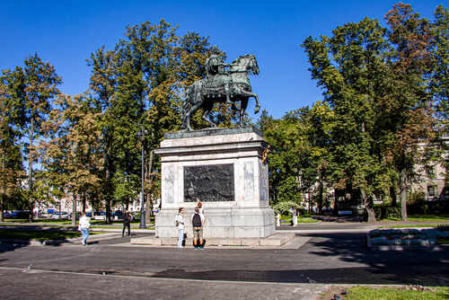 Инженерный сквер. Памятник Петру I