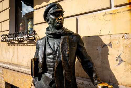 Памтник Остапу Бендеру на Итальянской улице