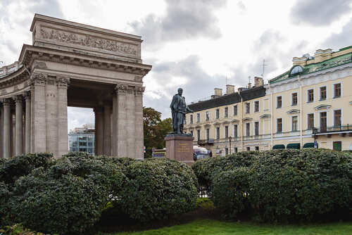 Казанский сквер. Памятник де Толли.