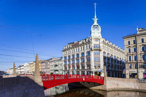 Красный мост на реке Мойке