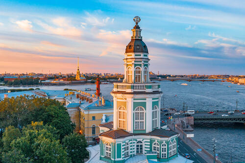 Кунсткамера. Вид на Неву реку