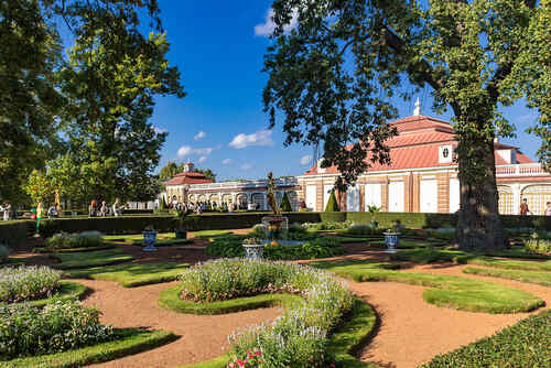 Дворец Монплезир в Петергофе