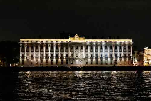 Мраморный дворец ночью