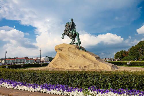 Памятник Петру I на Сентатской площади