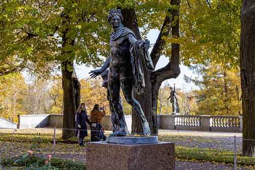 Скульптура у Гранитной террасы