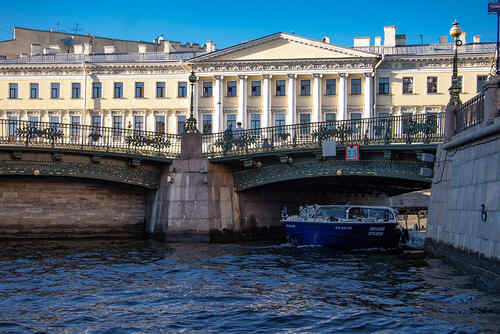 Трехколенный мост в Санкт-Петербурге