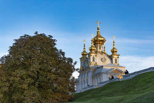 Церковный корпус в Петергофе