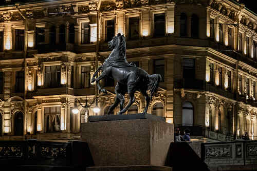Аничков мост вечером