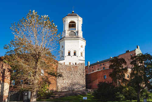 Старая Часовая башня и руины