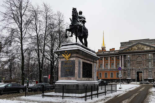 Инженерный сквер. Зима. Памятник Петру Великому