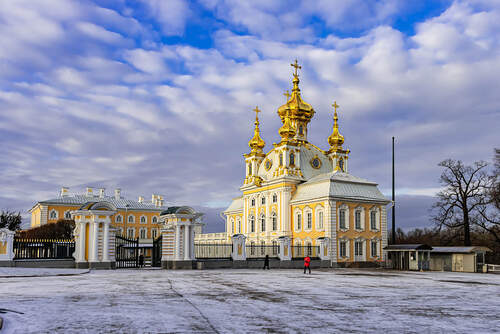 Зима в Петергофе. Церковный корпус