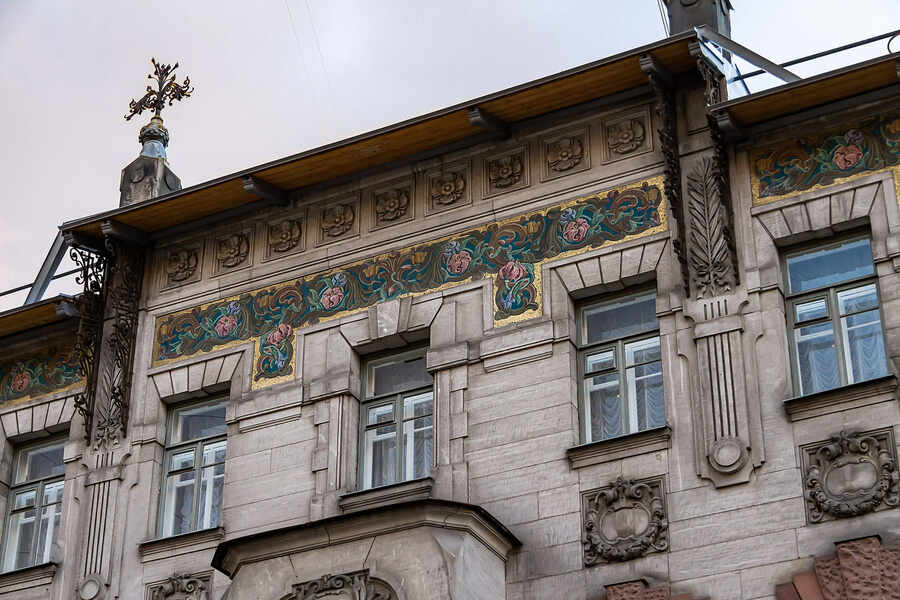 Декор фасада дома Набоквых на Большой Морской
