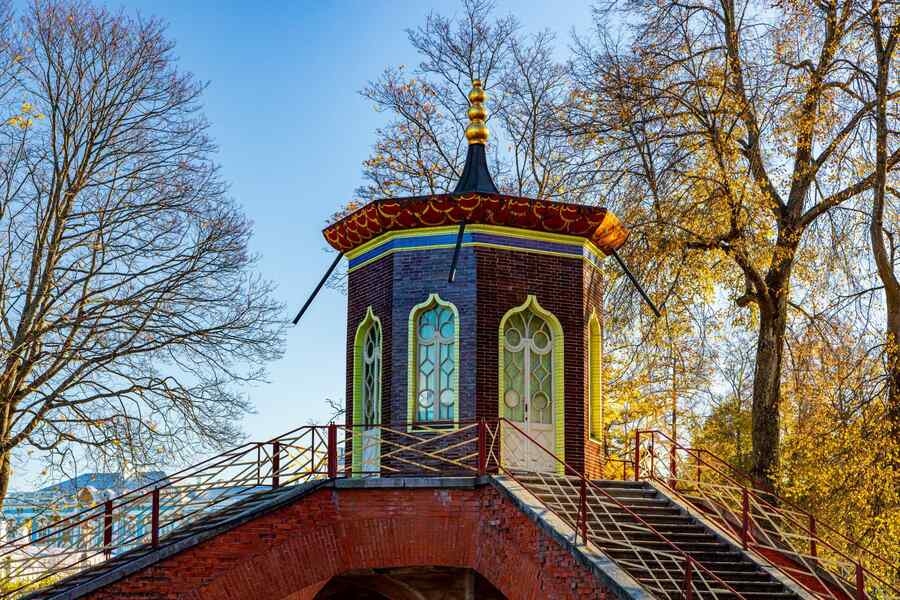 Башенка на Крестовом мосту
