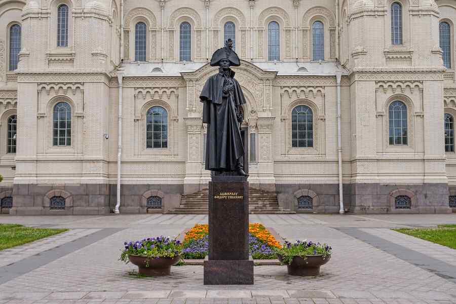 Памятник Федору Ушакову