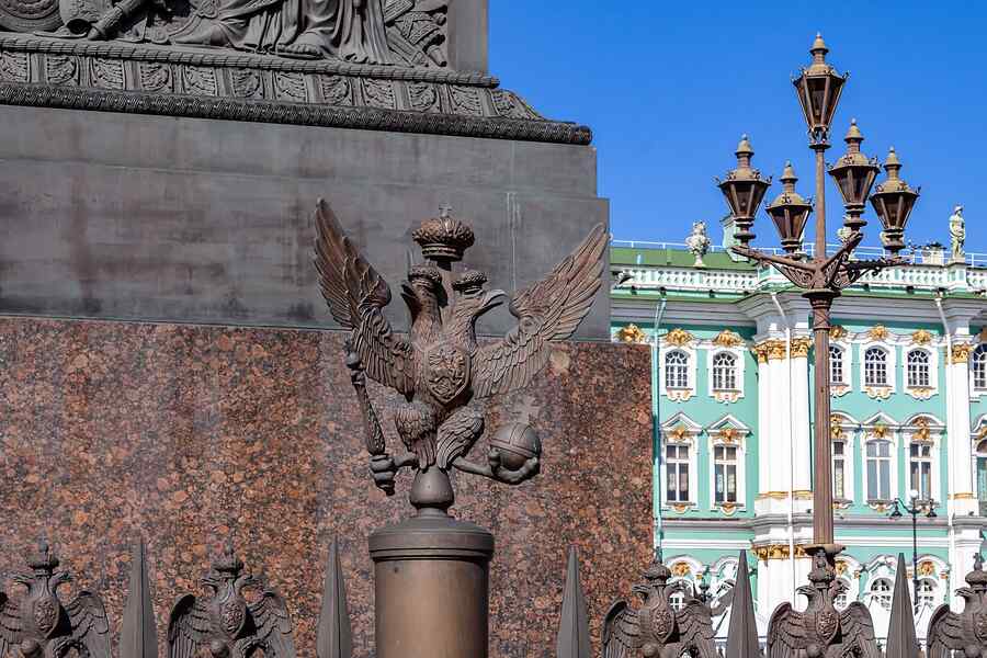 Постамент Александровской колонны