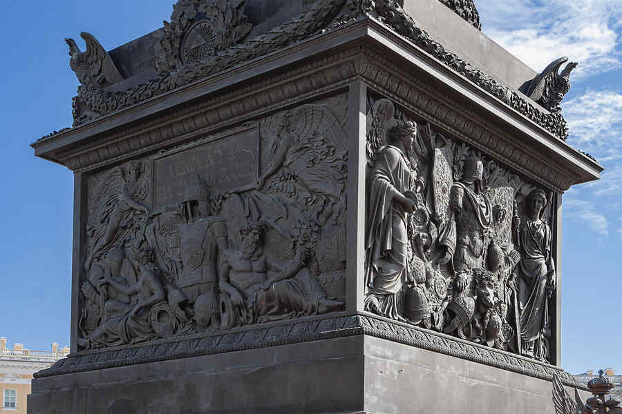 Постамент Александровской колонны
