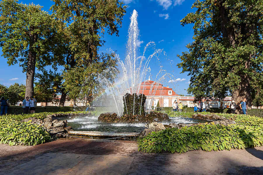 Фонтан Сноп в Нижнем парке Петергофа