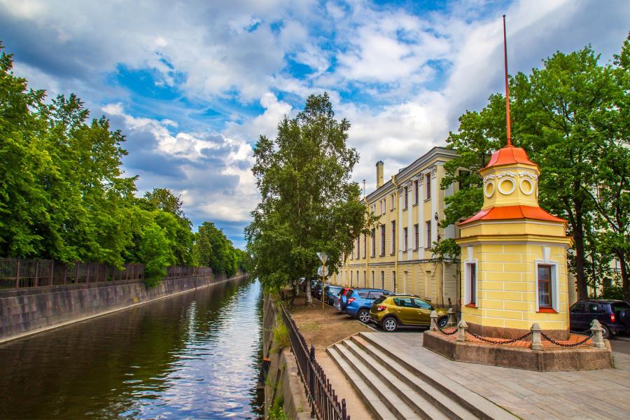 Футшток и мареограф